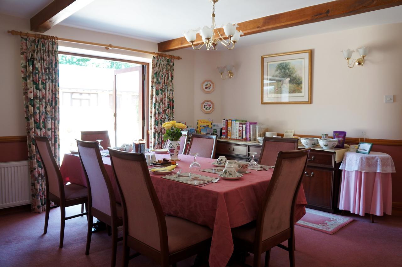 The Olde Barn Bed & Breakfast Lymington Exterior photo